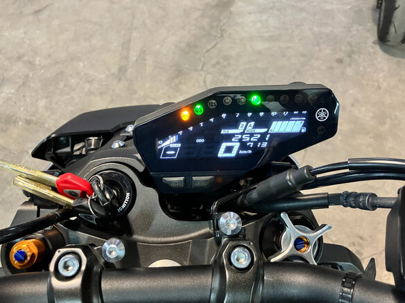 2019 Yamaha MT-09 (FZ-09), серый, 920000 рублей - вид 6
