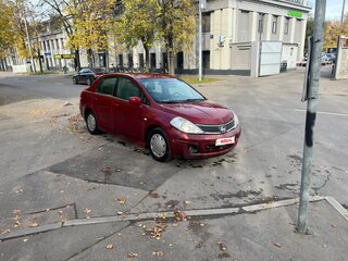 2010 Nissan Tiida I Рестайлинг, красный, 230000 рублей, вид 5