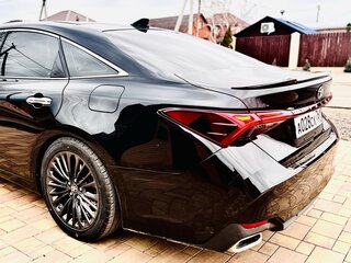 2022 Toyota Avalon V, чёрный, 3320000 рублей, вид 4