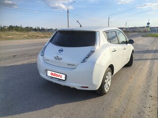 2013 Nissan Leaf I (ZE0/AZE0), белый, 830000 рублей, вид 3