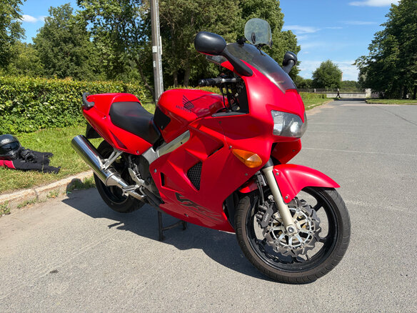 1999 Honda VFR 800, красный, 300000 рублей - вид 2