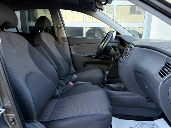 2010 Kia Rio II Рестайлинг, серебристый - вид 10