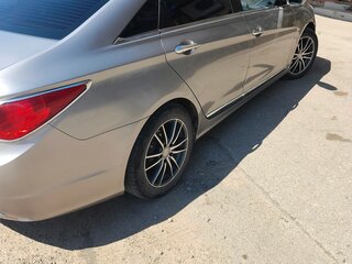 2011 Hyundai Sonata VI (YF), серый, 1100000 рублей, вид 3