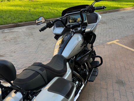 2023 Harley-Davidson CVO Road Glide, серый, 3700000 рублей, вид 2