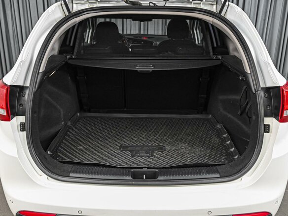 2018 Kia Ceed II Рестайлинг, белый - вид 23