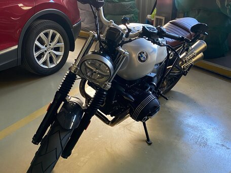 2023 BMW R Nine T Scrambler, серебристый, 1299000 рублей, вид 4