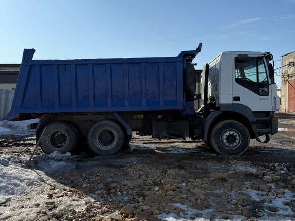 2006 Iveco Trakker, белый, 1500000 рублей - вид 1