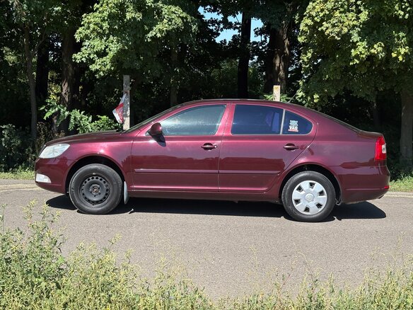 2010 Skoda Octavia II (A5) Рестайлинг, пурпурный, 850000 рублей - вид 4