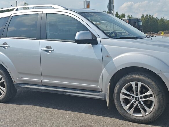 2008 Mitsubishi Outlander II, серебристый - вид 2