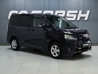 Toyota Voxy II (R70)
