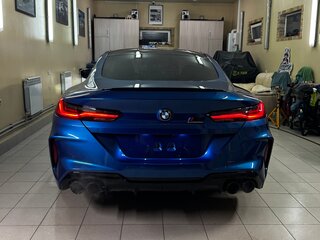 2020 BMW M8 Competition I (F91/F92/F93), синий, 14000000 рублей, вид 3