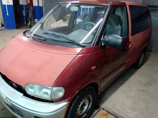 1996 Nissan Serena I (C23), красный, 127000 рублей, вид 2