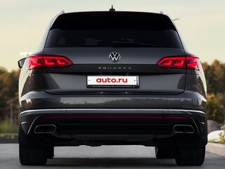 2022 Volkswagen Touareg III, серый, 6050000 рублей, вид 3