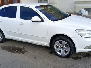 2011 Skoda Octavia DSG7 II (A5) Рестайлинг, белый, 700000 рублей, вид 3