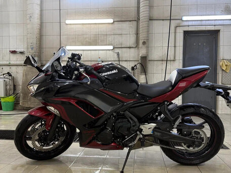 2020 Kawasaki Ninja 650, пурпурный, 730000 рублей, вид 4