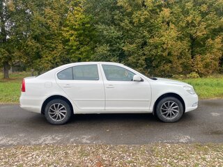 2012 Skoda Octavia II (A5) Рестайлинг, белый, 750000 рублей, вид 3