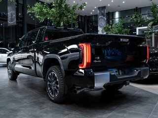 2022 Toyota Tundra Double Cab III, чёрный, 7490000 рублей, вид 4