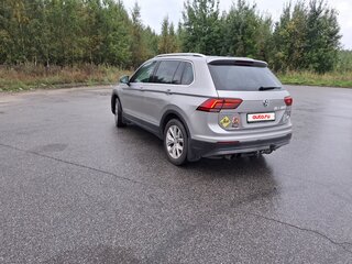 2017 Volkswagen Tiguan II, серебристый, 2350000 рублей, вид 4