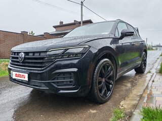 2021 Volkswagen Touareg III, чёрный, 6645000 рублей, вид 4