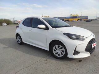 2021 Toyota Yaris IV, белый, 1150000 рублей, вид 4