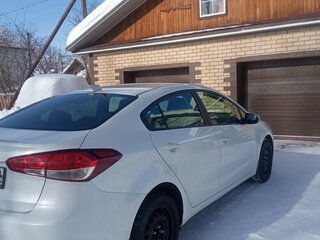 2019 Kia Cerato III Рестайлинг (Classic), белый, 1700000 рублей, вид 5