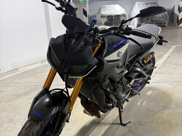2019 Yamaha MT-09 (FZ-09), серебристый, 700000 рублей