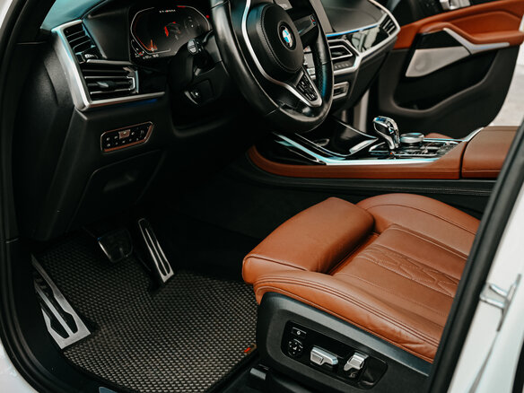 2019 BMW X7 M50d I (G07), белый, 7500000 рублей - вид 16