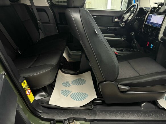 2011 Toyota FJ Cruiser, зелёный - вид 13