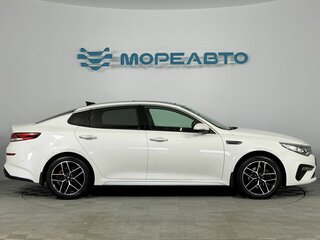 2018 Kia Optima IV Рестайлинг, белый, 2299000 рублей, вид 4
