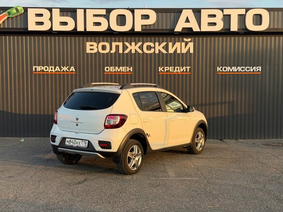 2019 Renault Sandero Stepway II Рестайлинг, белый, 1180000 рублей - вид 1