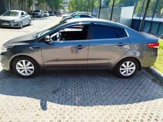 2015 Kia Rio III Рестайлинг, серый, 1100000 рублей, вид 3