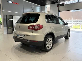 2010 Volkswagen Tiguan I, жёлтый, 690000 рублей, вид 4