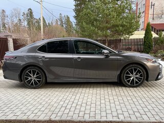 2022 Toyota Camry VIII (XV70) Рестайлинг, серый, 2799999 рублей, вид 4