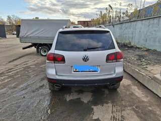 2006 Volkswagen Touareg I Рестайлинг, серый, 900000 рублей, вид 5