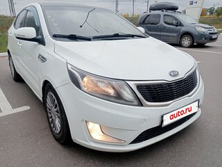 2012 Kia Rio 5-speed III, белый, 545000 рублей, вид 1