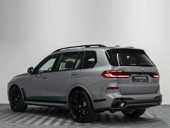 2026 BMW X7 40i I (G07) Рестайлинг, серый - вид 10