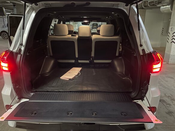 2017 Lexus LX 570 III Рестайлинг 2, белый, 7650000 рублей - вид 8