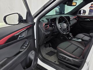 2025 Chevrolet TrailBlazer III Рестайлинг, белый, 2500000 рублей, вид 4