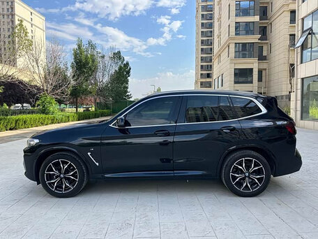 2023 BMW X3 25i xDrive III (G01) Рестайлинг, чёрный, 4014323 рублей, вид 4