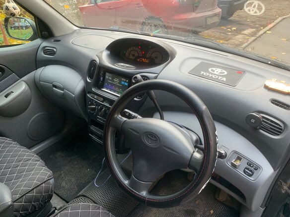 2001 Toyota FunCargo, чёрный, 350000 рублей - вид 5