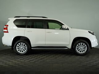2016 Toyota Land Cruiser Prado 6-speed 150 Series Рестайлинг 1, белый, 3949000 рублей, вид 5