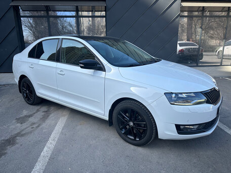 2018 Skoda Rapid I Рестайлинг, белый, 1620000 рублей, вид 3