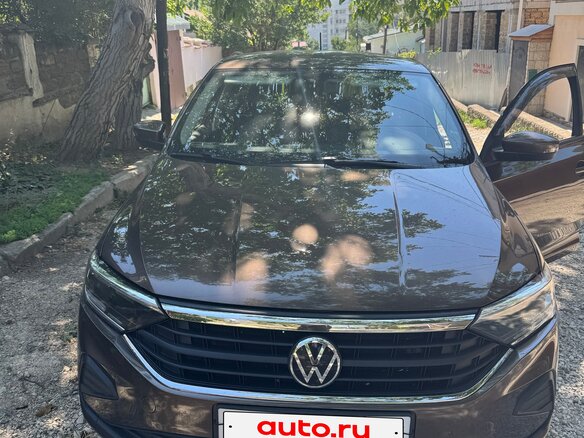 2022 Volkswagen Polo VI, коричневый, 1800000 рублей