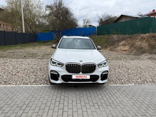 2020 BMW X5 M50i IV (G05/G18), белый, 6500000 рублей, вид 2