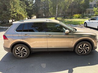 2018 Volkswagen Tiguan II, бежевый, 2250000 рублей, вид 2