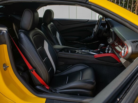 2018 Chevrolet Camaro VI Рестайлинг, жёлтый, 2980000 рублей - вид 15