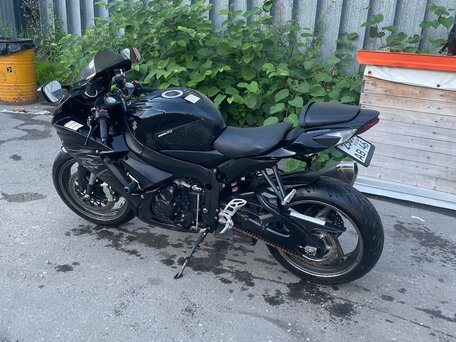 2015 Suzuki GSX-R 600, чёрный, 700000 рублей, вид 3
