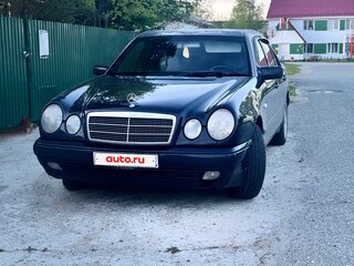 1998 Mercedes-Benz E-Класс 200 II (W210, S210), синий, 449999 рублей, вид 3
