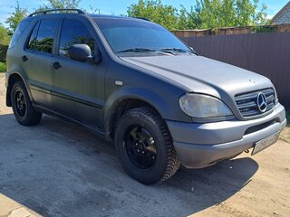 1998 Mercedes-Benz M-Класс 320 I (W163), чёрный, 450000 рублей, вид 3