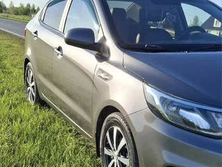 2016 Kia Rio III Рестайлинг, серый, 850000 рублей, вид 4